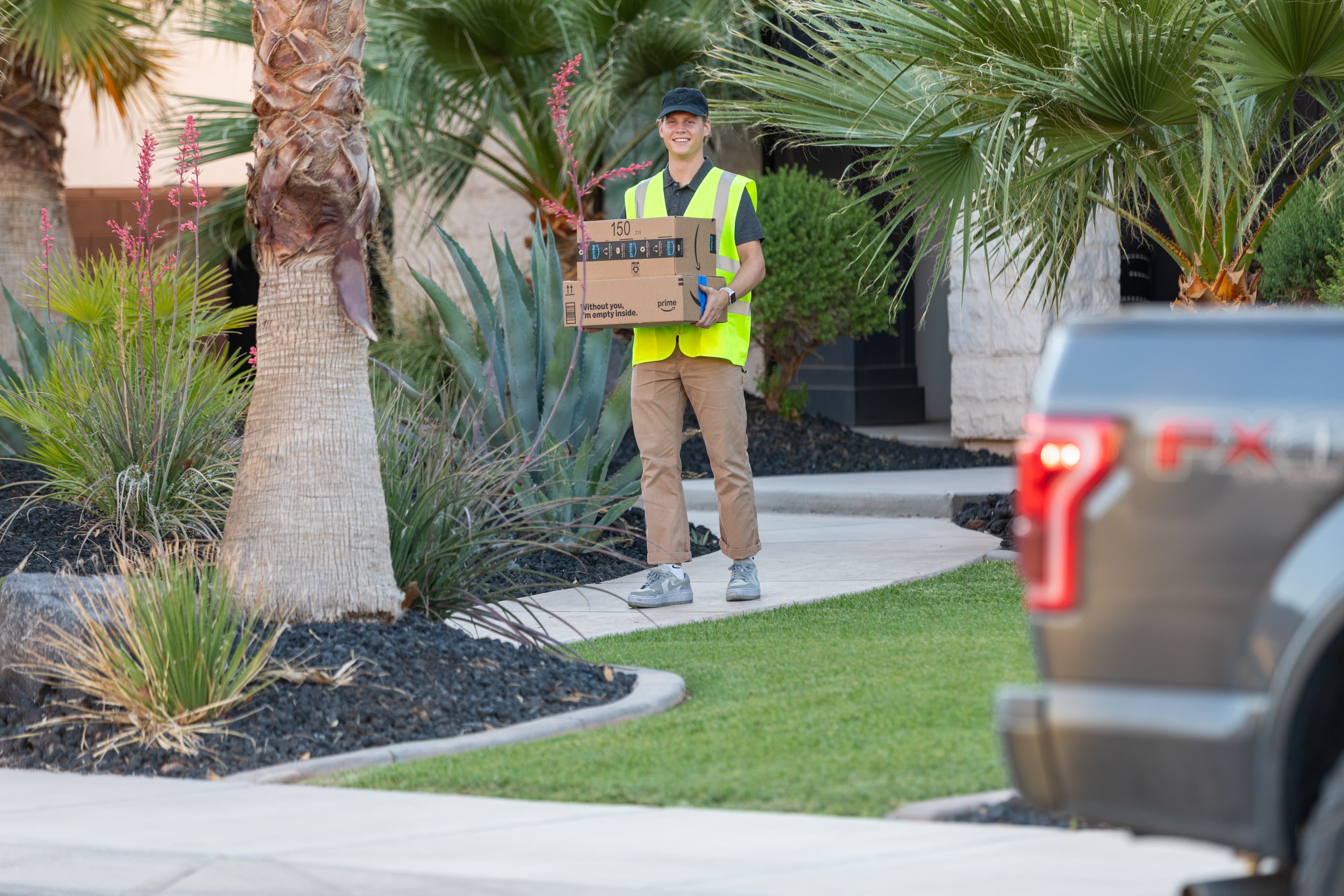 Package return courier service